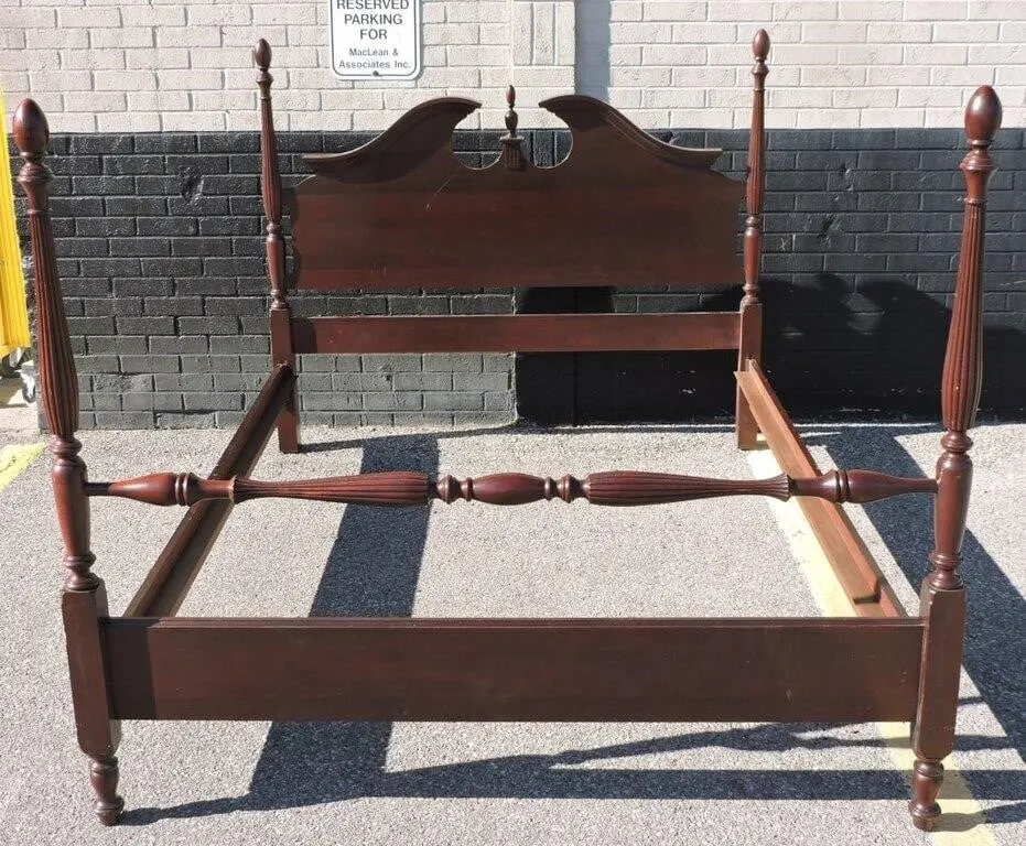 VINTAGE COLONIAL REVIVAL 4 POST MAHOGANY BED FRAME