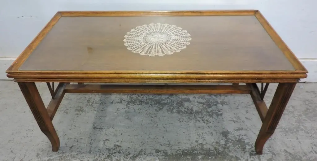 CHIPPENDALE STYLE TRAY EDGE COFFEE TABLE