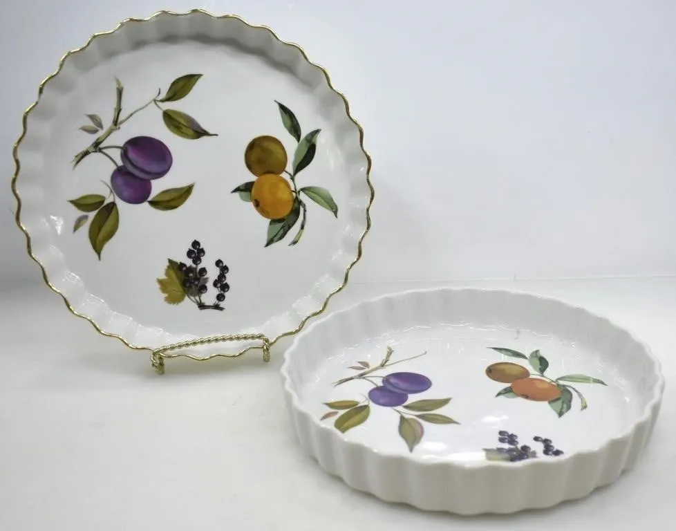 ROYAL WORCESTER "EVESHAM 'M' " QUICHE DISH