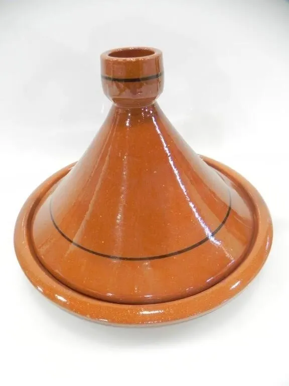 MOROCCAN COOKING AND SERVING TAGINE