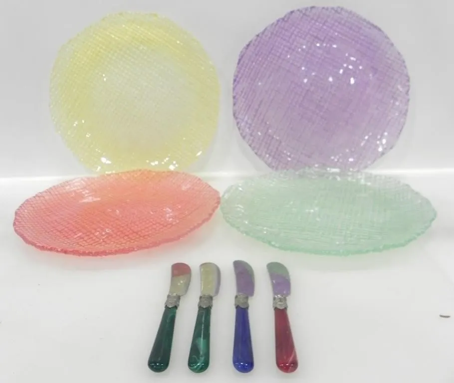 4 GLASS COUPE SALAD PLATES, 4 BUTTER SPREADERS