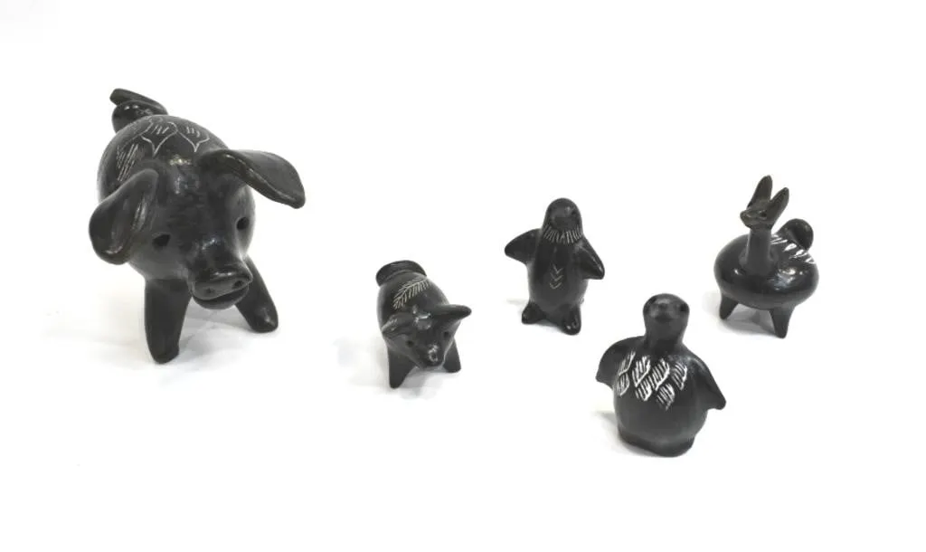 CHILEAN POMAIRE BLACK CLAY POTTERY FIGURINES