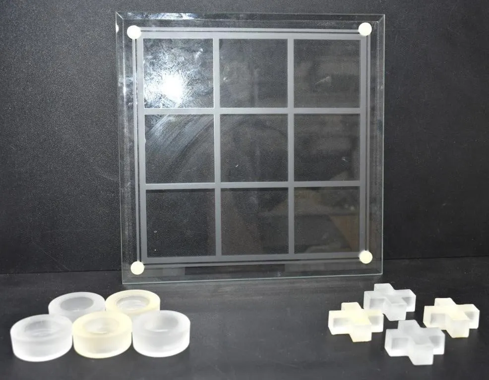 STOKES GLASS TIC TAC TOE BOARD + GAME PIECES