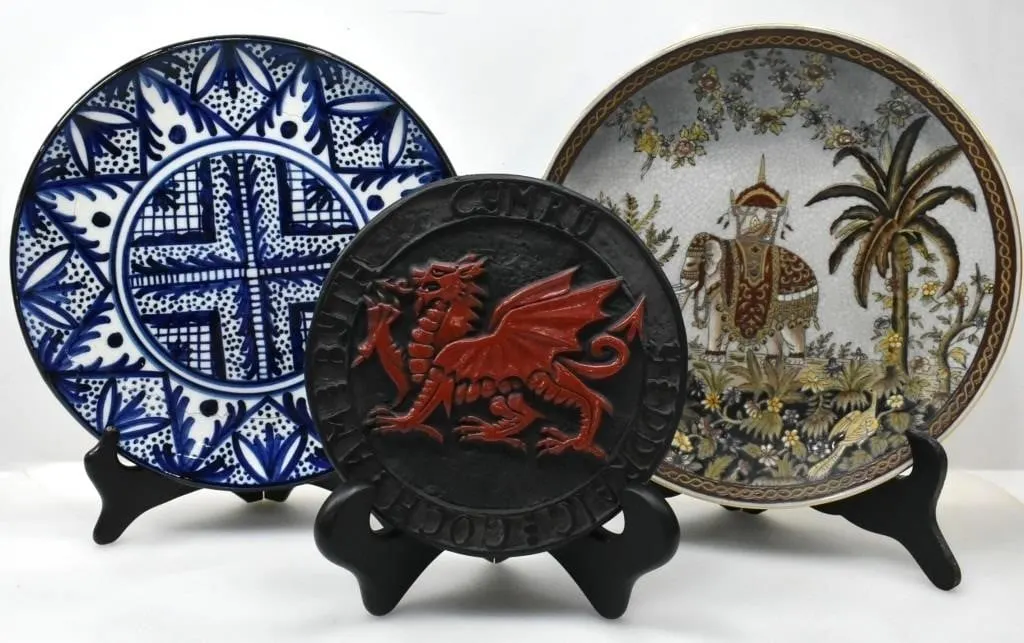 THREE DECORATIVE PLATES W/ STANDS