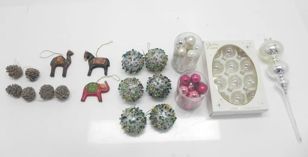 ASSORTED CHRISTMAS ORNAMENTAL DECO