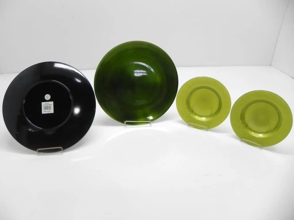 GLASS AND PLASTIC DECORATIVE PLATES