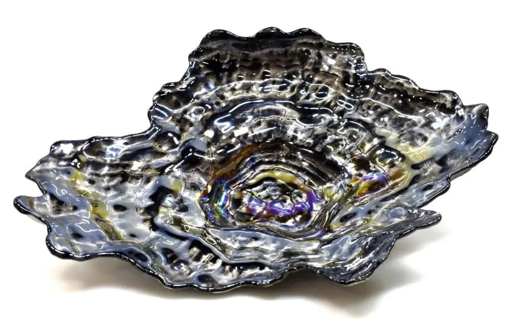 IRRIDESCENT ART GLASS OYSTER SHELL BOWL BY ARDA