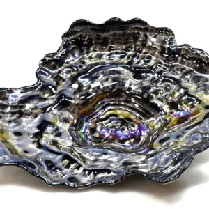 IRRIDESCENT ART GLASS OYSTER SHELL BOWL BY ARDA
