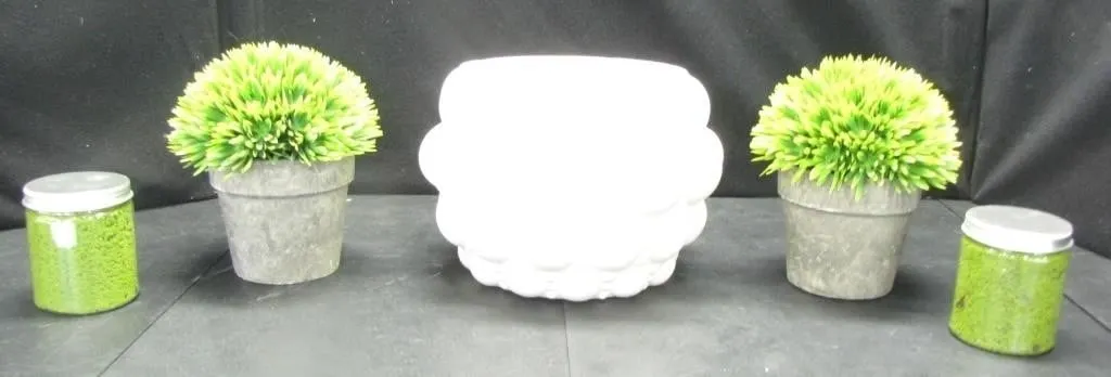 1 PLANTER, 2 DECORATIVE POTS WITH FAUX GRASS