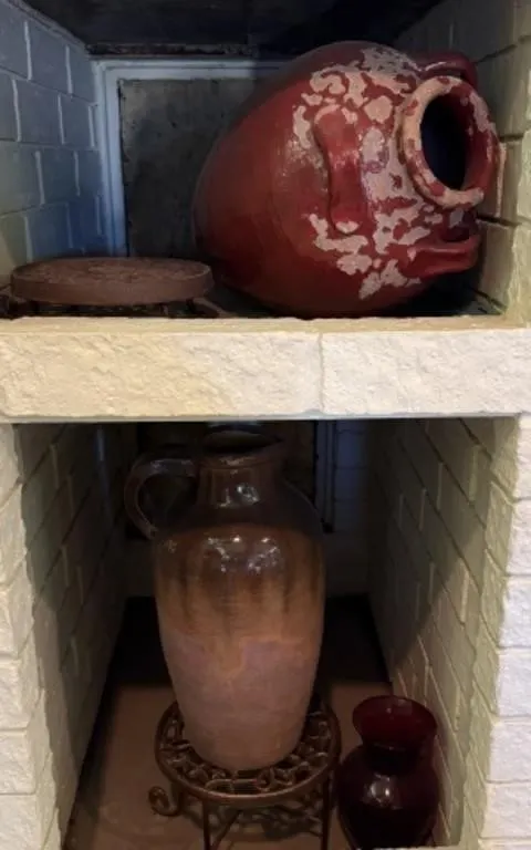 3 Vases, 2 Stands