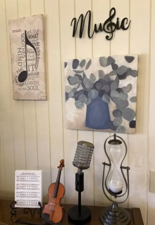 Misc. Music D�cor Items