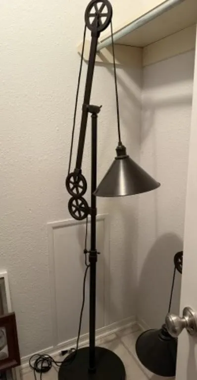 Industrial Style Pulley Floor Lamp