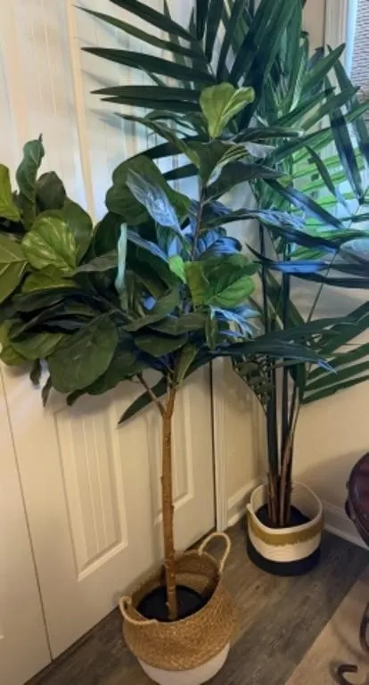 2 Artificial Trees/Plants