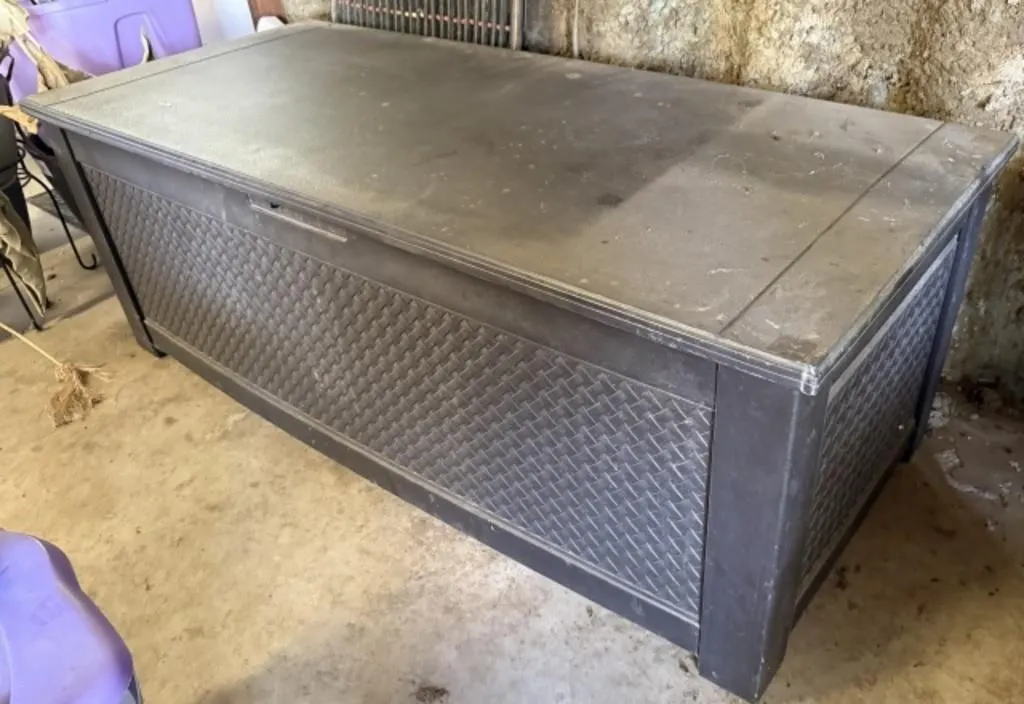 Rubbermaid Plastic Storage Trunk