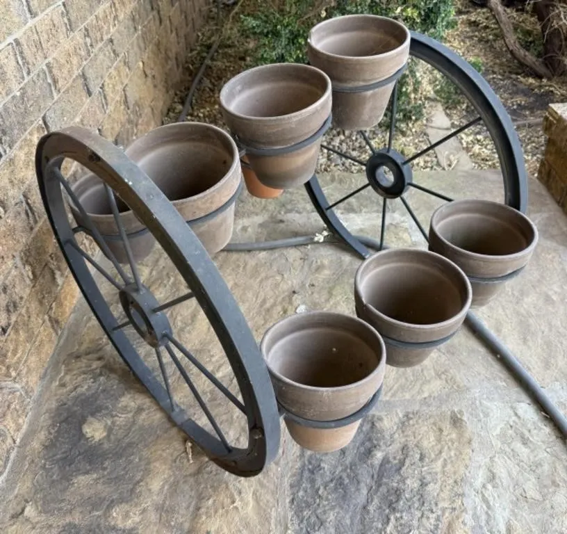 Rustic Metal Wagon Wheel Plant Stand