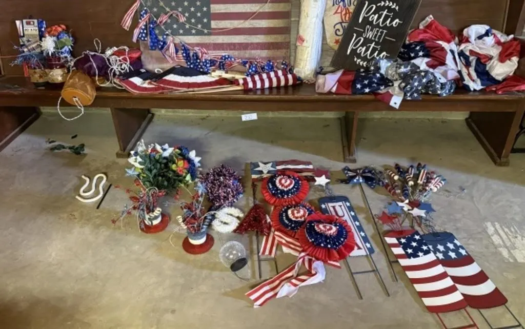 4th of July & Outdoor D�cor