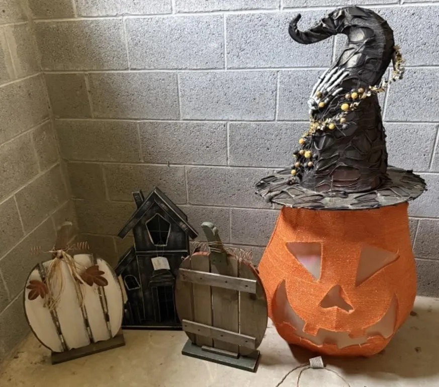 Light Up Pumpkin, 2 Wooden Pumpkins, 1 Spooky
