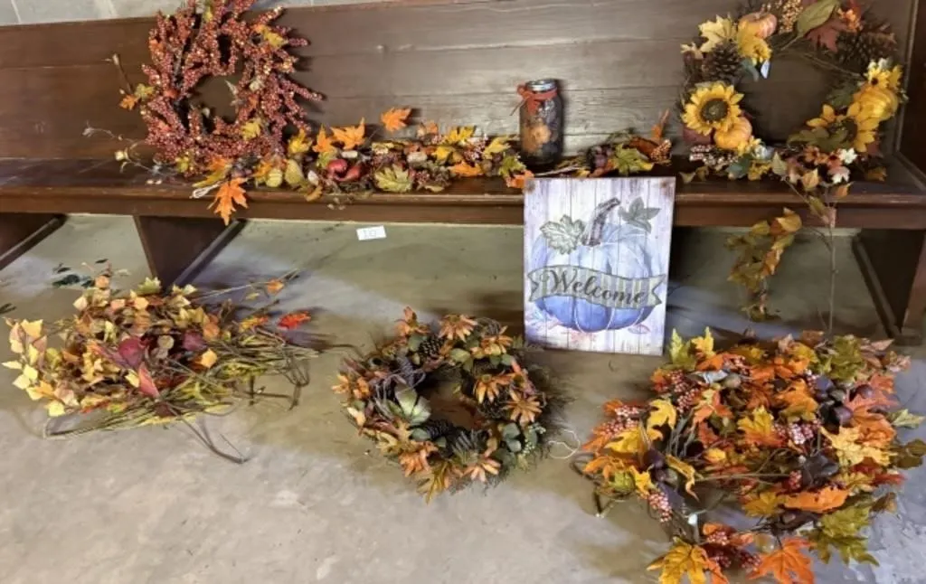 Wreaths, Garlands, Welcome Sign, Potpourri