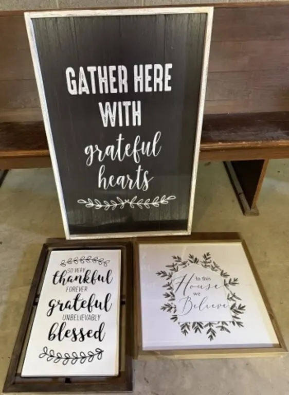 3 Various Sized Wall D�cor Signs