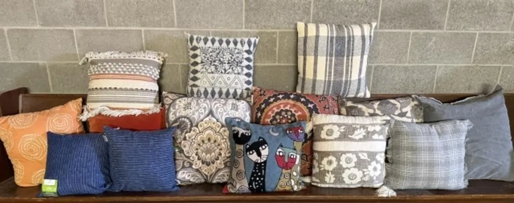 14+/- Throw/Decorative Pillows