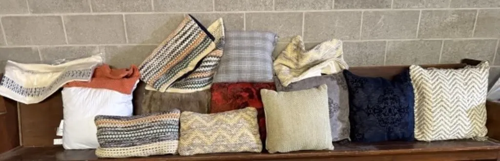 9+/- Decorative/Throw Pillows, 5+/- Decorative