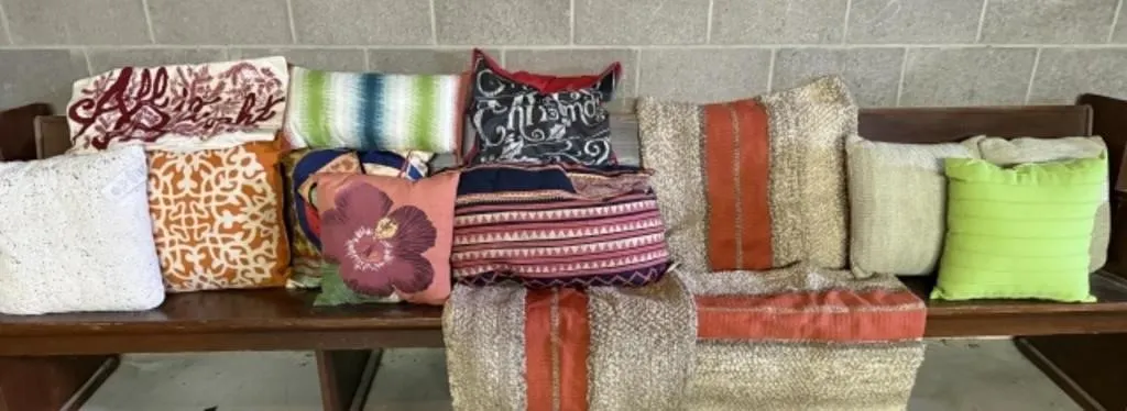 9+/- Decorative/Throw Pillows, 5+/- Decorative
