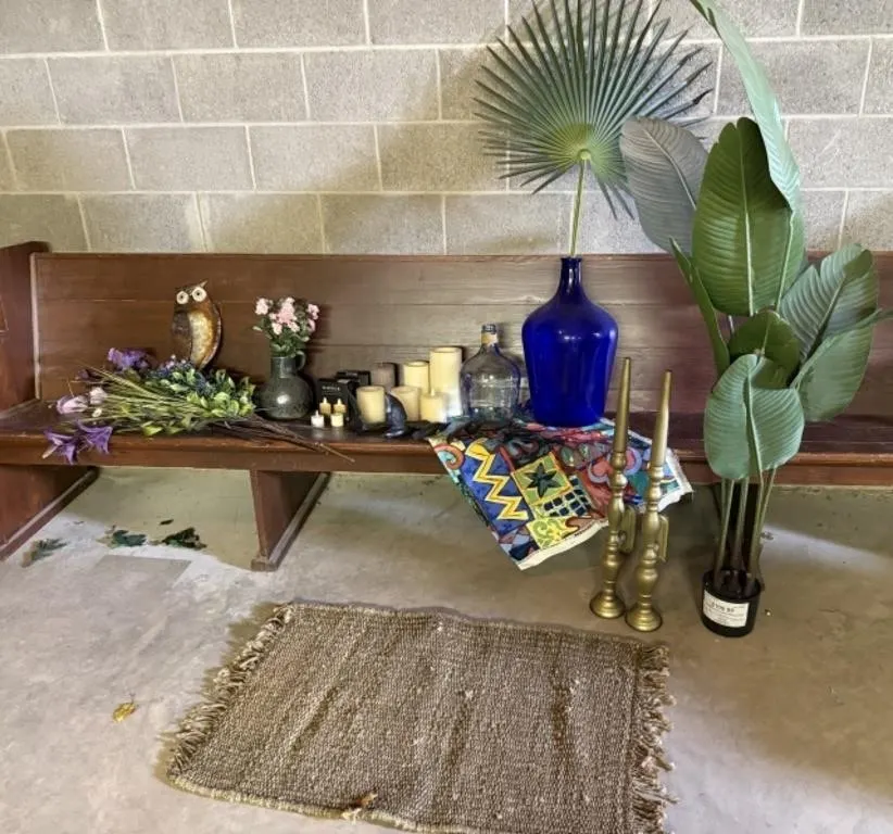 Artificial Plants/Flowers, Vases, Rug, Material