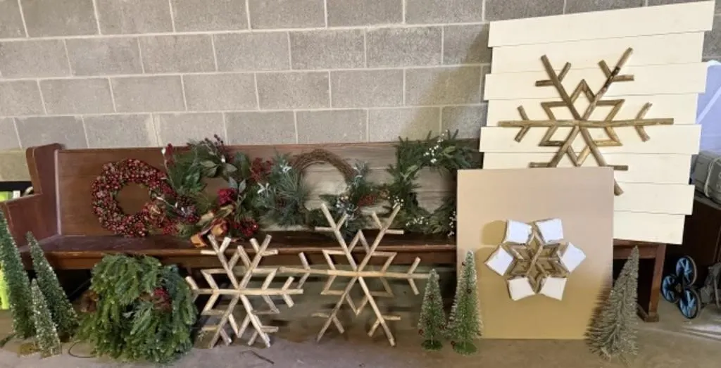 5+/- Wreaths, Misc. Wall D�cor, Small Christmas