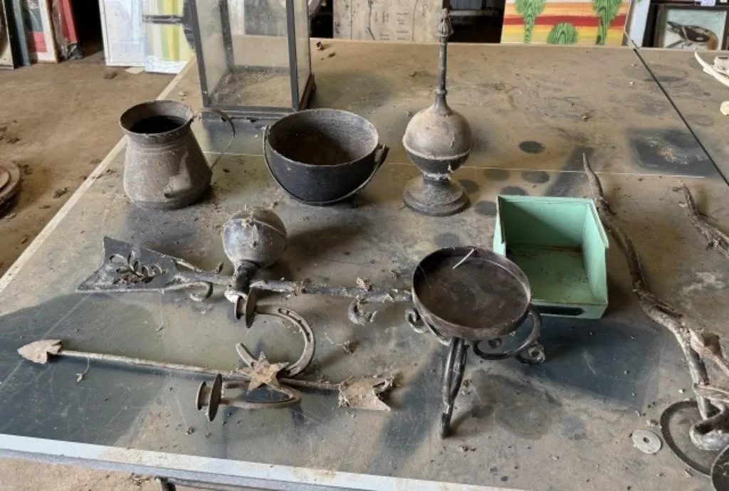 Vintage Metal D�cor