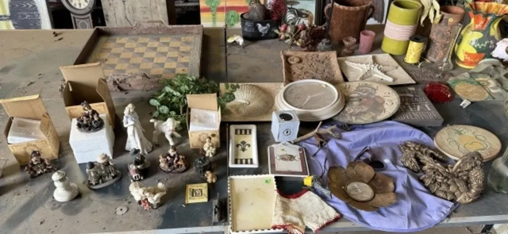 Figurines, Clocks, Vases, Artificial Flowers,