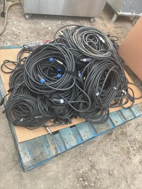 PaLLET OF STAGE SOUND CORDS