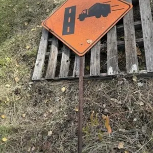 Truck Entrance Sign (Entrance from Right Side)
