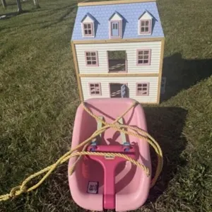 Melissa & Doug Doll House and