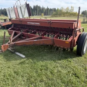 International (IHC) 5100 12' Seed Drill