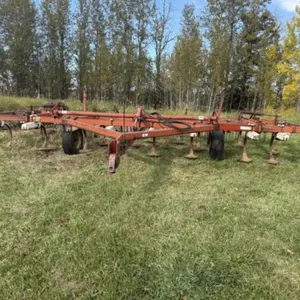 IHC #645 18' Vibra Chisel c/w Mounted Harrows