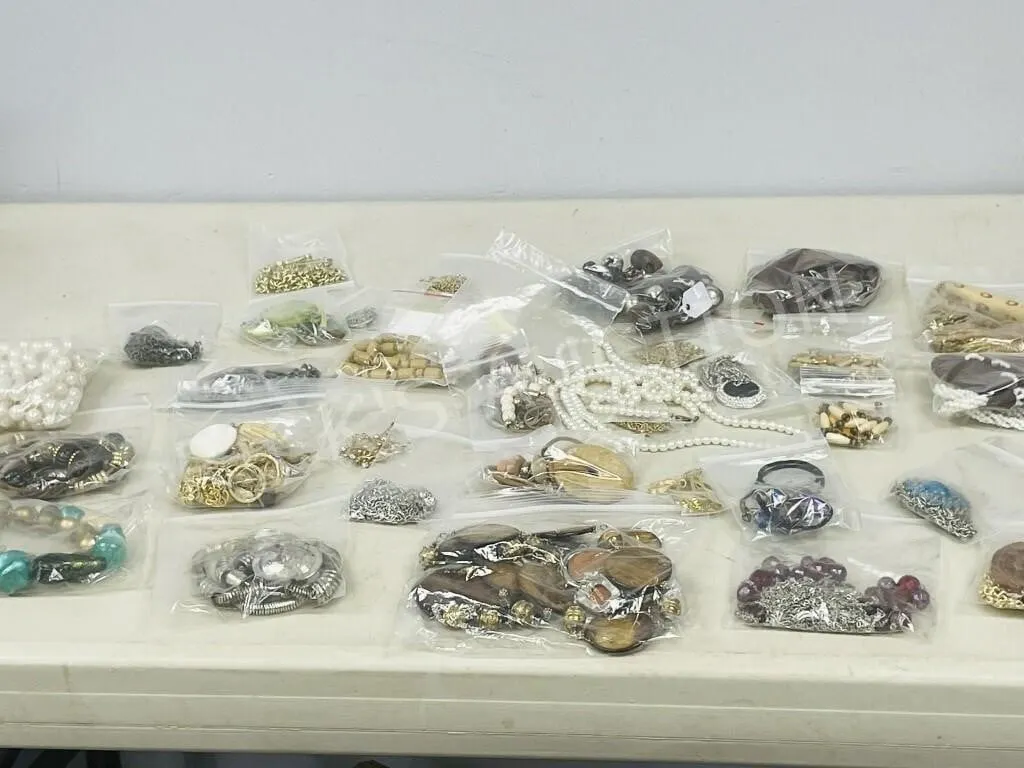 various costume necklaces & pendants