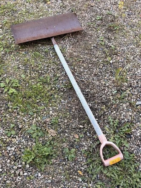 Metal head, Wood handle shovel