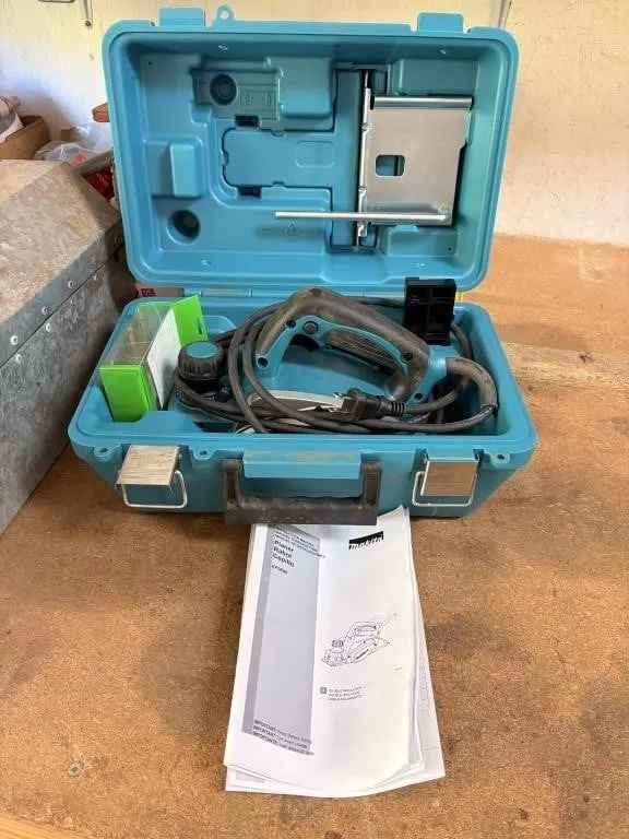 Makita 3 1/4" Planer kit