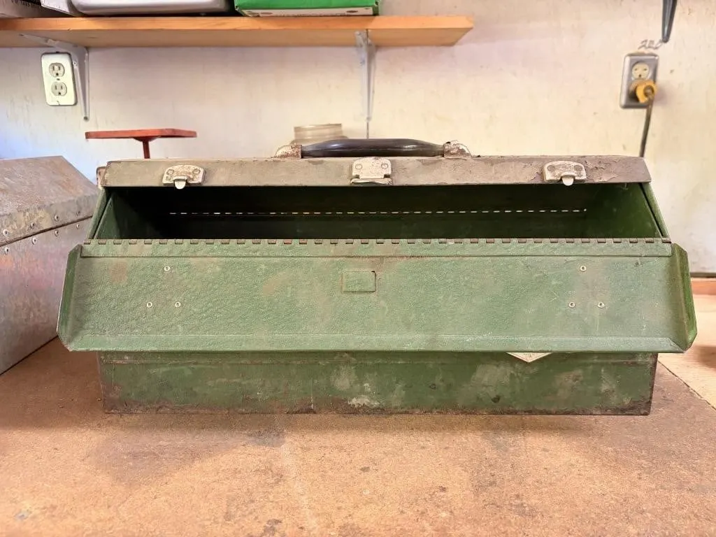 Vintage Toolbox 19 x 7 x 9"