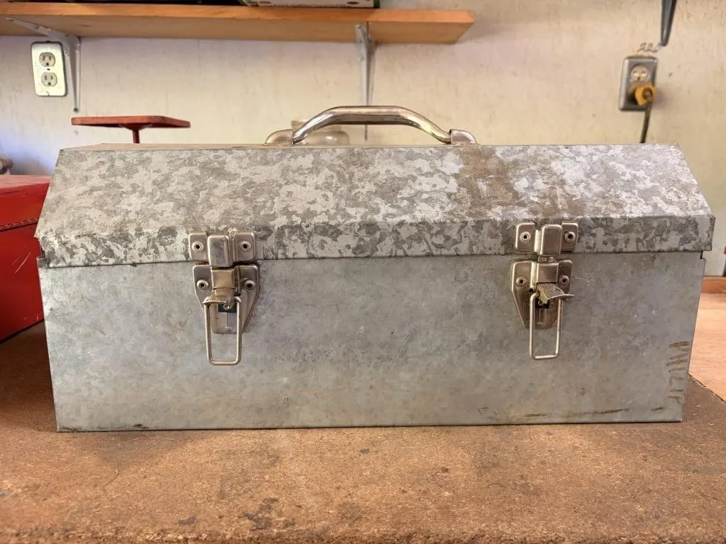 Toolbox 19 x 7 x 8.5"