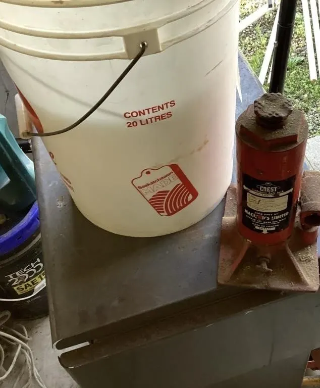 2 Pails w/a chain, a Hydraulic Jack