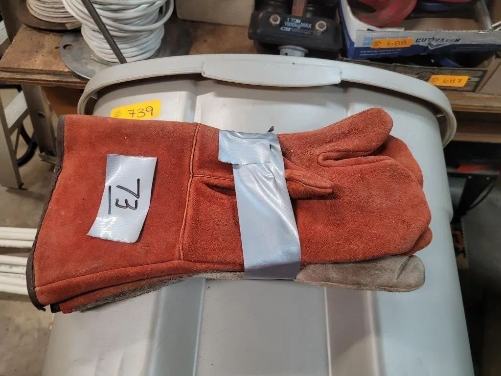 Welding gloves