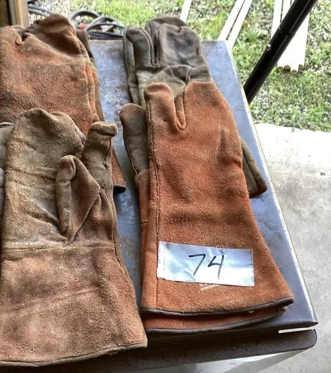 Welding gloves