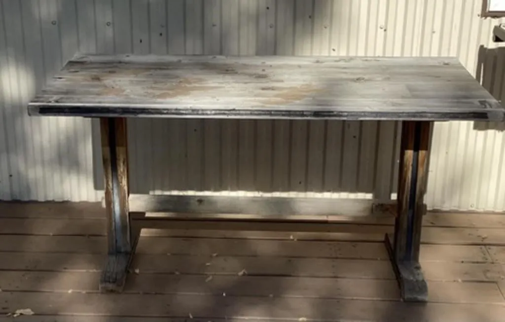 Wooden table & 2 swivel deck chairs