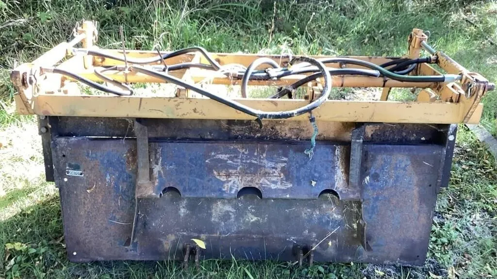 5 ft. bucket with grapple fits NH skid steer