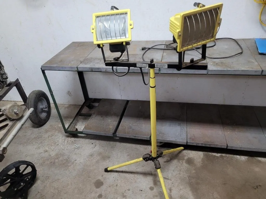 5' Adjustable Halogen Tripod Lights