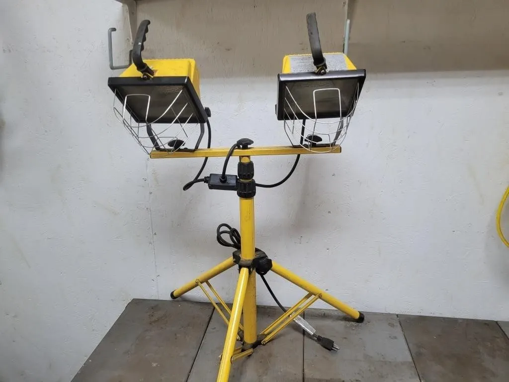 5' Adjustable Halogen Tripod Lights