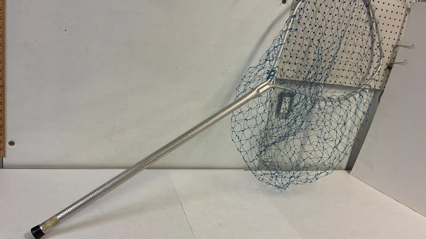 Fish net with 30” handle