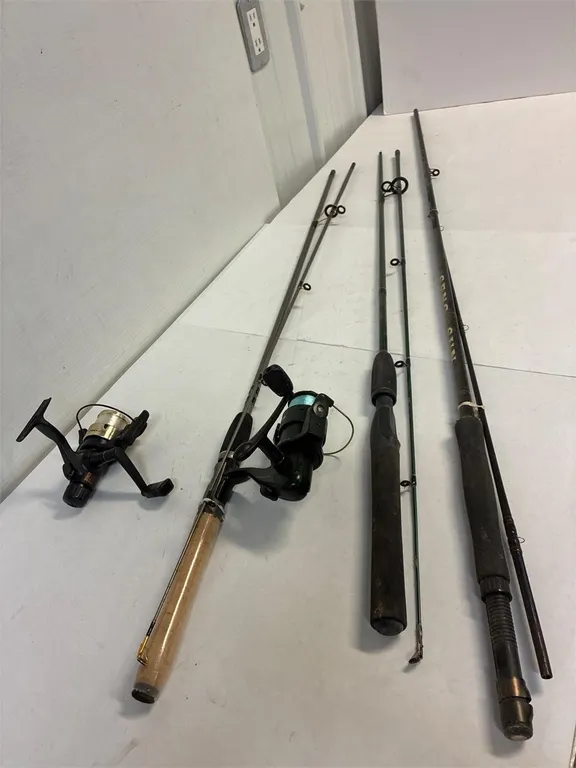 3 Fishing Rids. Zebco and Cimarron reels