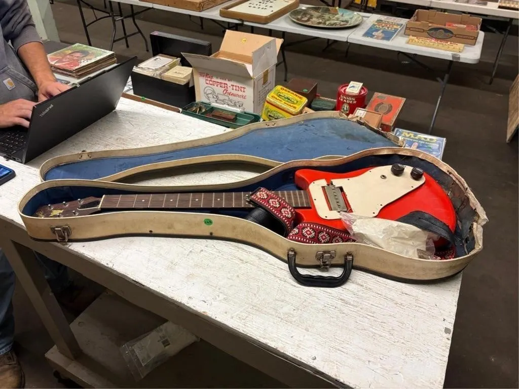 Lyle Guitar & Case